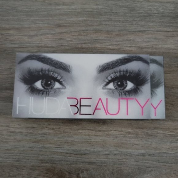 HUDA BEAUTY - Classic False Lashes in Carmen #9 - Picture 6 of 7